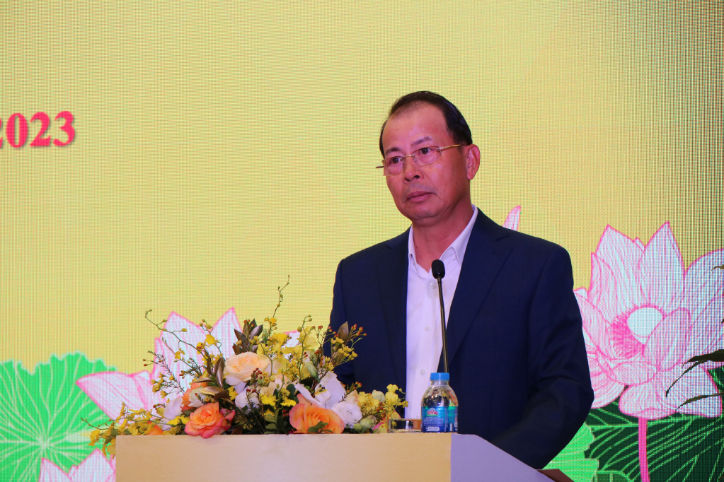 Đồng chí Đặng Thanh Hải, Tổng Giám đốc Tập đoàn Công nghiệp Than & Khoáng sản Việt Nam báo cáo tại hội nghị.