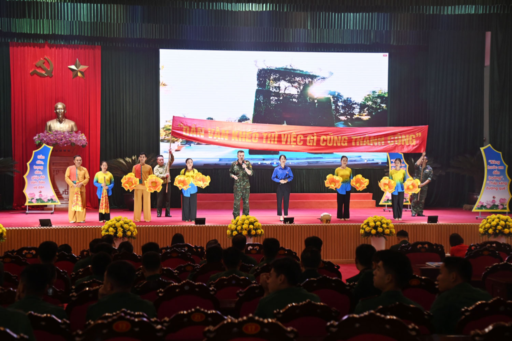 Màn giới thiệu của Ban CHQS huyện Vân Đồn.