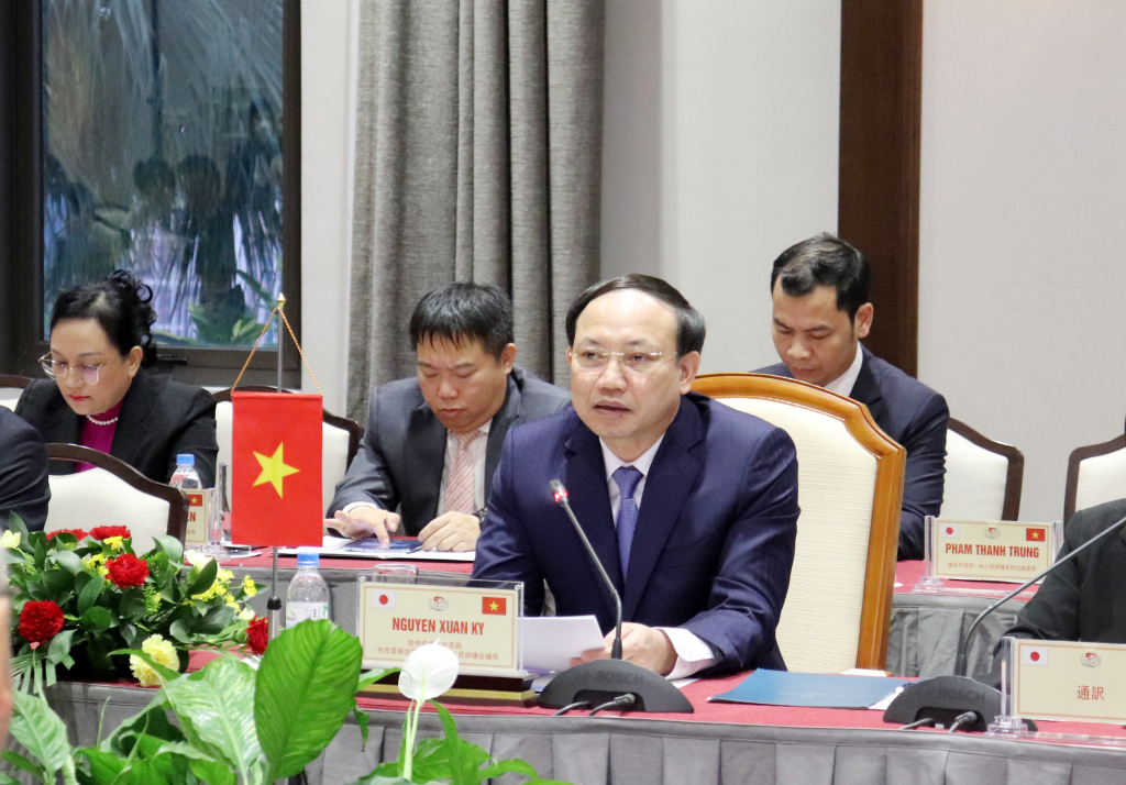 Đồng chí Nguyễn Xuân Ký, Ủy viên Trung ương Đảng, Bí thư Tỉnh ủy, Chủ tịch HĐND tỉnh phát biểu tại buổi tọa đàm.