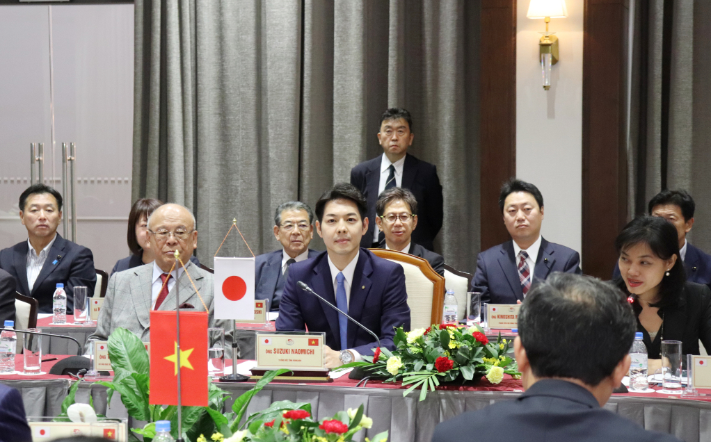 Ngài Suzuki Naomichi, Thống đốc tỉnh Hokkaido phát biểu tại buổi tọa đàm. 