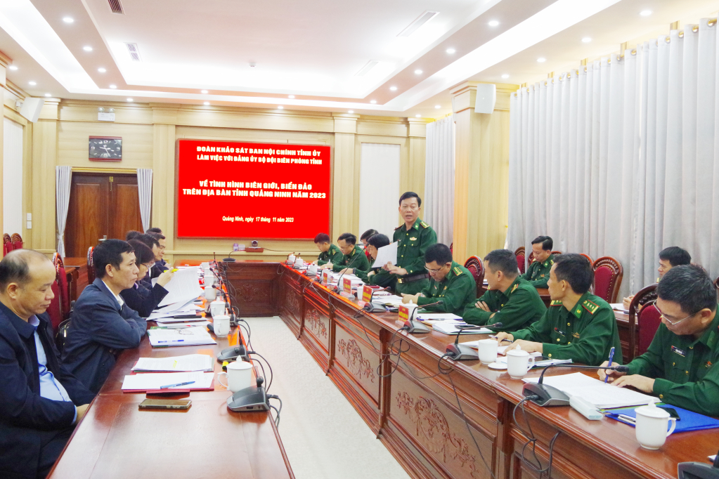 Đại tá Lê Xuân Men, Chính ủy BĐBP tỉnh phát biểu tại buổi làm việc.