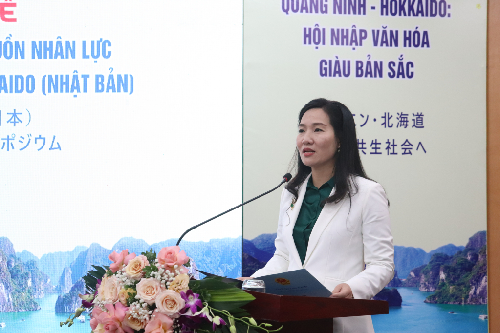 Phó Chủ tịch UBND tỉnh Nguyễn Thị Hạnh phát biểu khai mạc hội thảo. 