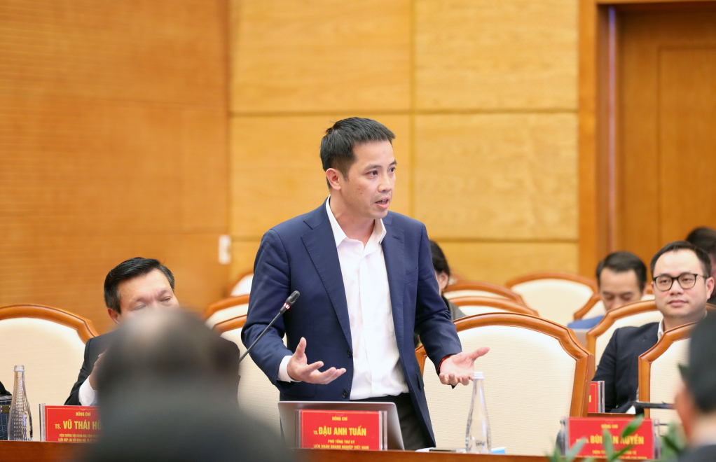 Tiến sĩ Đậu Anh Tuấn, Phó Tổng thư ký, Trưởng Ban Pháp chế Liên đoàn Thương mại và Công nghiệp Việt Nam (VCCI), phát biểu tại hội thảo.