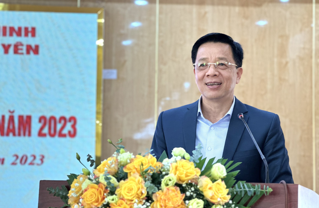 Đồng chí Nguyễn Văn Hồi, Ủy viên BTV, đại biểu HĐND tỉnh, thông tin nội dung chương tình Kỳ họp đến cử tri.