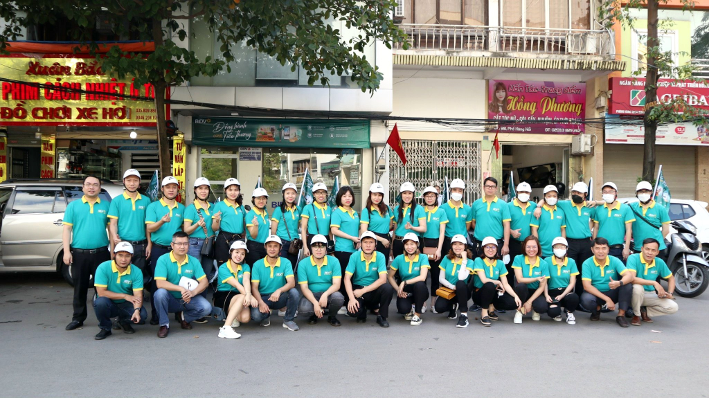 Cán bộ Ngân hàng TMCP Đầu tư và Phát triển Việt Nam - Chi nhánh Hạ Long.