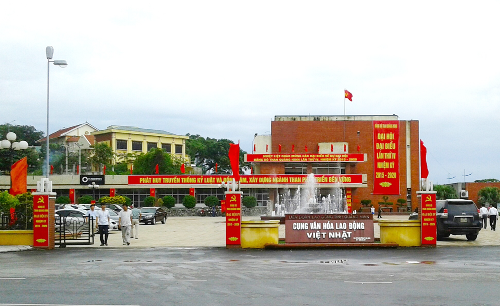 Cung Văn hóa Lao động Việt-Nhật xây dựng ở phường Hồng Gai, thành phố Hạ Long, do tổ chức Công đoàn SOHYO Nhật Bản viện trợ không hoàn lại cho công nhân vùng mỏ.
