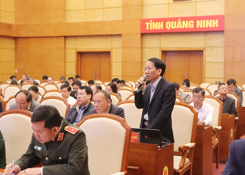 Đồng chí Nguyễn Mạnh Tuấn, Giám đốc Sở Xây dựng, phát biểu tại hội nghị.