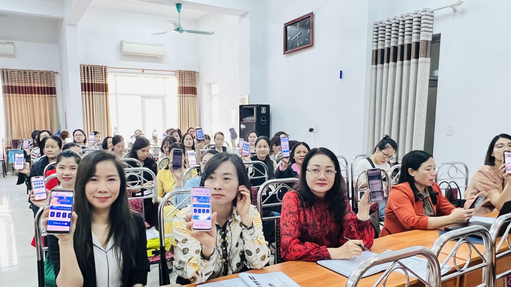 Các học viên tích cực tham gia cuộc thi trực tuyến “Gửi niềm tin, trao kỳ vọng” chào mừng Đại hội XIII Công đoàn Việt Nam.