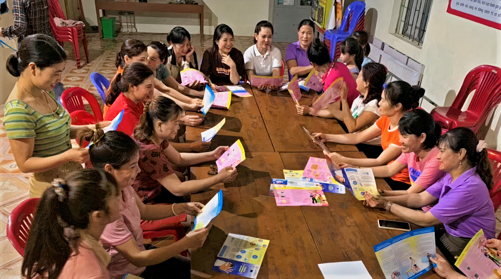 Sinh hoạt CLB giảm thiểu mất cân bằng giới tính khi sinh tại phường Hải Yên (TP Móng Cái).