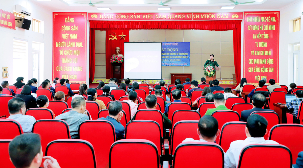 Ngày 18/11 vừa qua, Viettell Quảng Ninh phối hợp TX Đông Triều phát động chuyển đổi số trên địa bàn xã Việt Dân. 