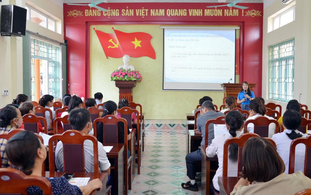 BHXH tỉnh tổ chức tuyên truyền, đối thoại về chính sách BHXH tự nguyện, BHYT hộ gia đình cho người dân tại huyện Hải Hà (tháng 5/2023).
