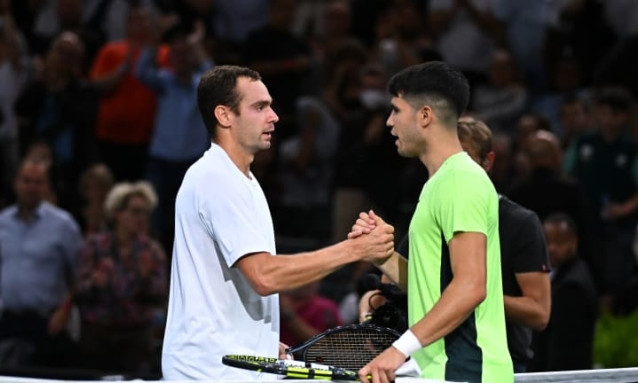 Alcaraz thua sốc trận ra quân Paris Masters