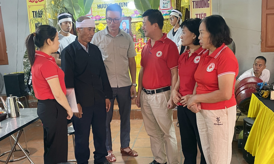 Hỗ trợ các nạn nhân trong vụ TNGT đặc biệt nghiêm trọng tại Lạng Sơn