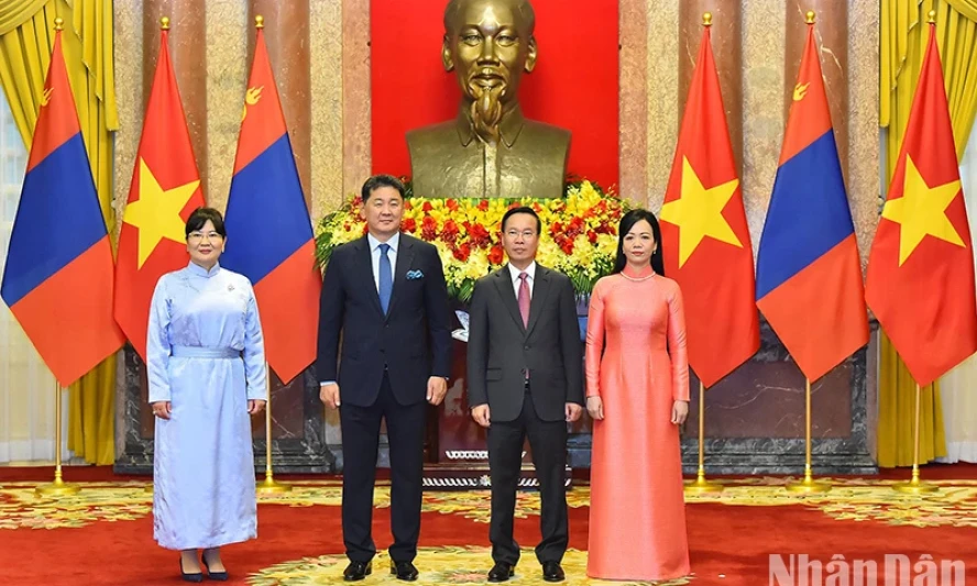 Chủ tịch nước Võ Văn Thưởng cùng Phu nhân chủ trì lễ đón Tổng thống Mông Cổ Ukhnaagiin Khurelsukh và Phu nhân