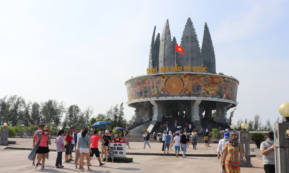 10 tháng, du lịch Quảng Ninh đón gần 14 triệu lượt du khách