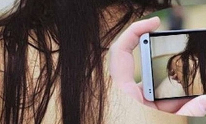 Xông vào nhà nghỉ quay clip người tình quan hệ với người đàn ông khác rồi tống tiền