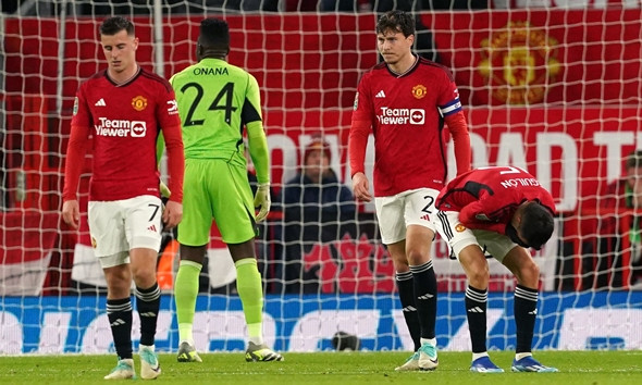 Manchester United không thể “bắt chước” Arsenal