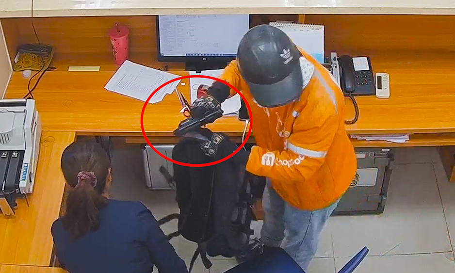 Khởi tố 3 đối tượng dùng súng, trái nổ cướp ngân hàng ở Hóc Môn