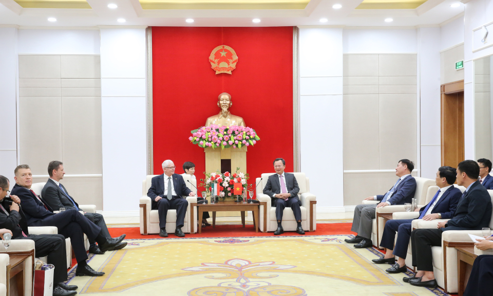 Quyền Chủ tịch UBND tỉnh tiếp xã giao Đoàn đại biểu Viện trưởng Viện Kiểm sát tối cao Hungary