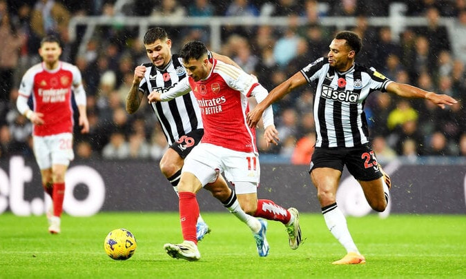 VAR gây tranh cãi, Arsenal thua đau Newcastle