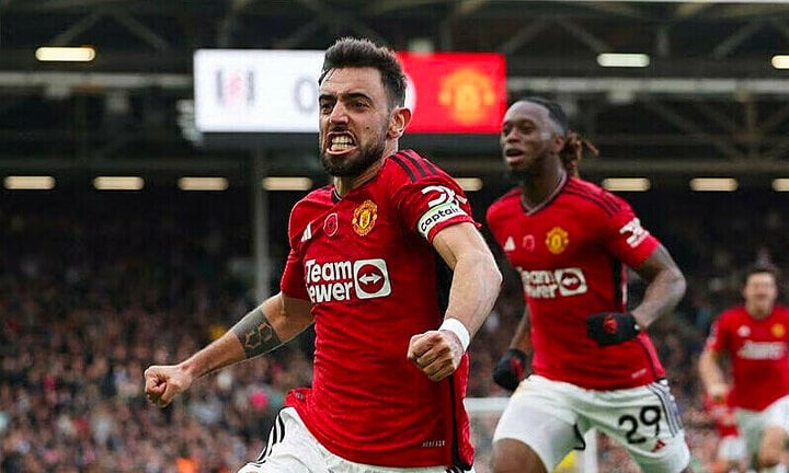 Erik ten Hag đáp trả Roy Keane, bênh vực Bruno Fernandes