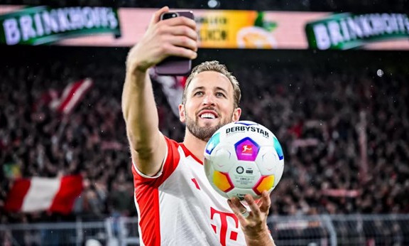 Bundesliga: Kane lập kỷ lục, góp công giúp Bayern vùi dập Dortmund