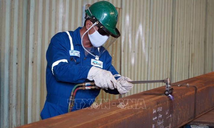 Sản xuất công nghiệp tăng ở 49 địa phương