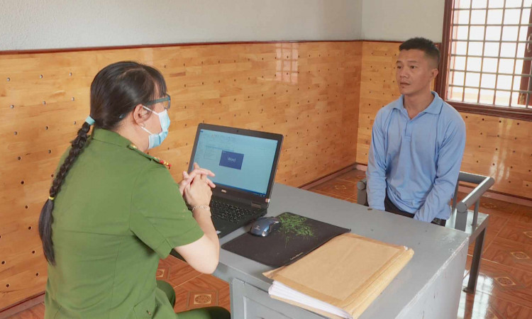 Được nhờ đến bắt kẻ ném chất bẩn vào nhà, 2 người đàn ông gây án mạng