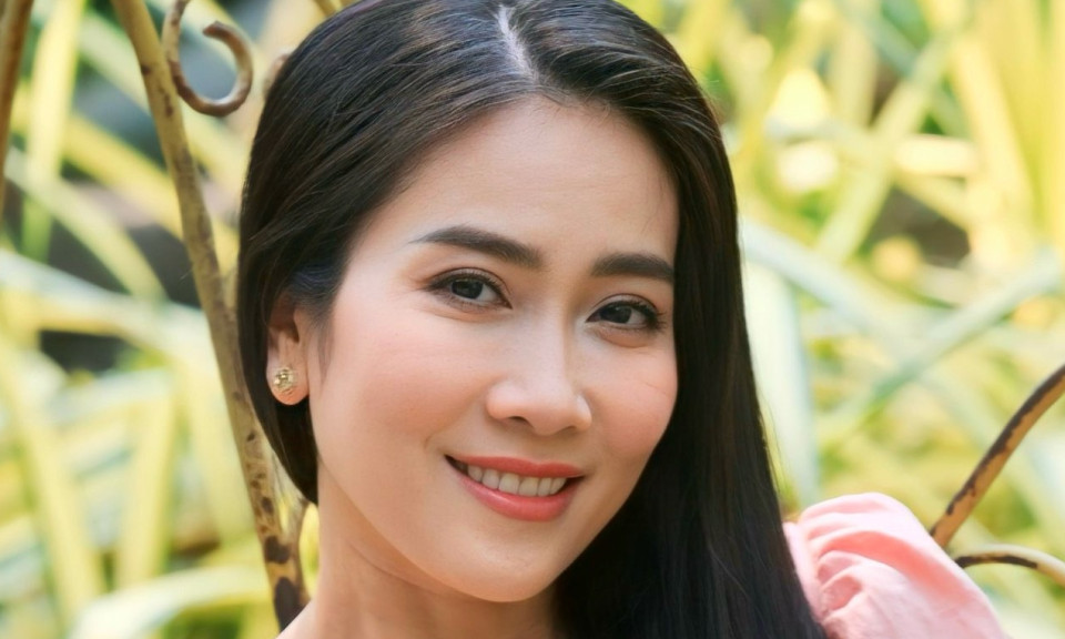 Vân Khánh: 'Tôi sống tốt bằng cát-xê dòng nhạc quê hương'