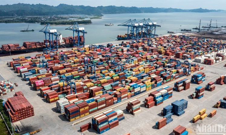 Vietnam posts trade surplus of 24.6 billion USD