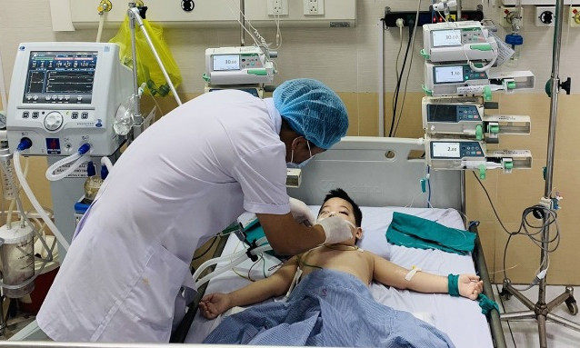 Bé trai 4 tuổi mắc đái tháo đường
