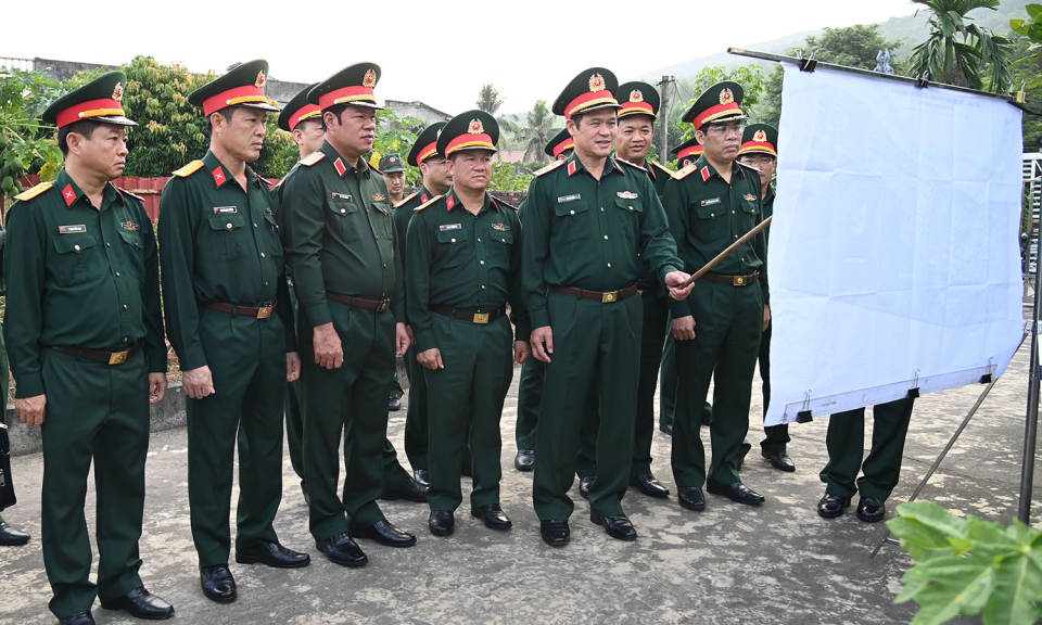Thứ trưởng Bộ Quốc phòng làm việc với Quân khu 3 về công tác xây dựng, quản lý doanh trại