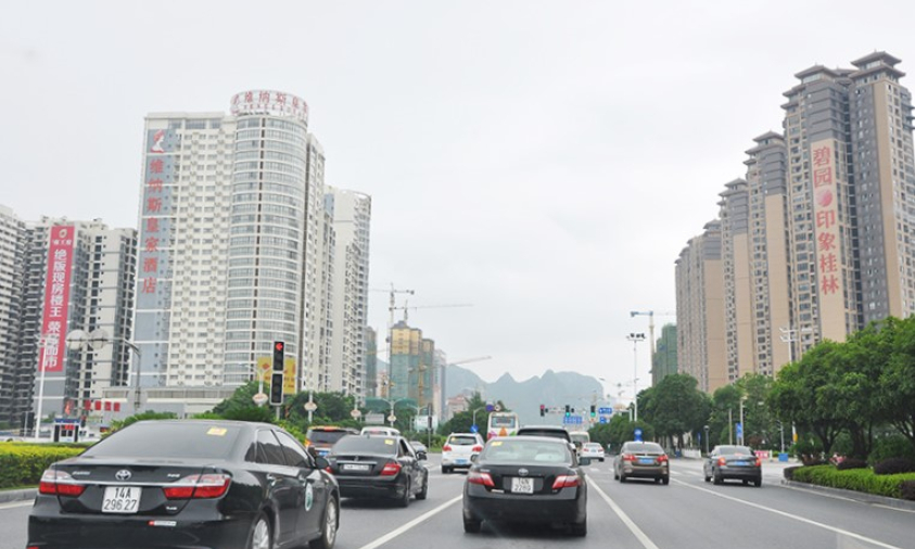 每月试点迎接300辆中国自动驾驶旅游车前往下龙市