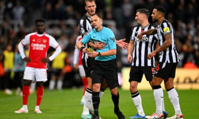 Newcastle nhận hung tin sau trận Arsenal