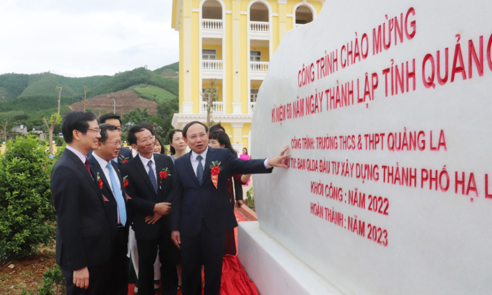Chăm lo cho sự nghiệp giáo dục