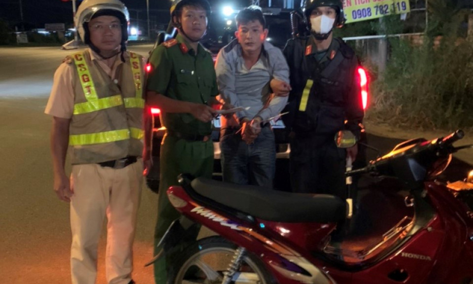 Đón lõng, bắt giữ đối tượng truy nã nguy hiểm
