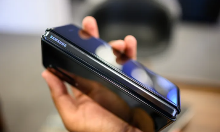 Samsung bỏ rơi Galaxy Fold thế hệ đầu