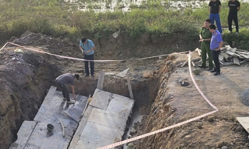 Sập tấm đan đường gom cao tốc, hai người tử vong