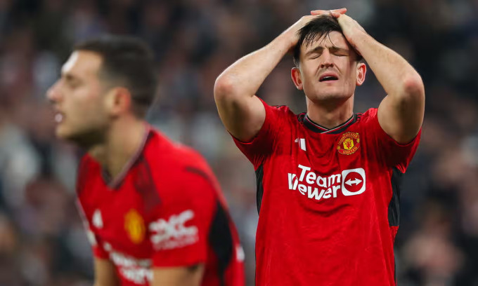 Man Utd thua ngược dù ghi ba bàn dẫn