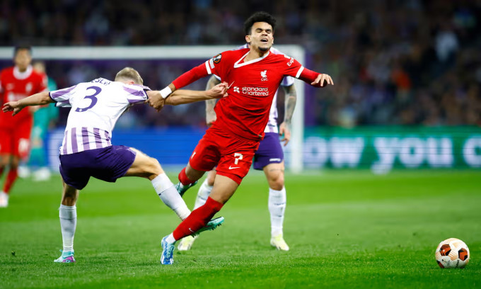 Liverpool thua đội đứng thứ 14 Ligue 1
