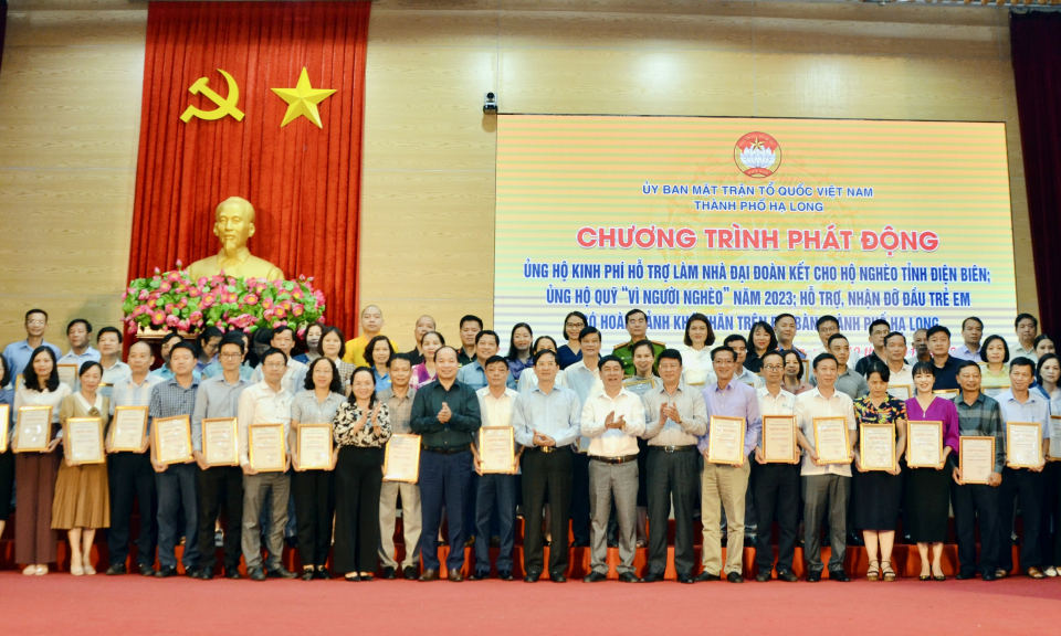 TP Hạ Long: 69 tổ chức, cá nhân nhận đỡ đầu trẻ em có hoàn cảnh khó khăn với số tiền 12,5 tỷ đồng