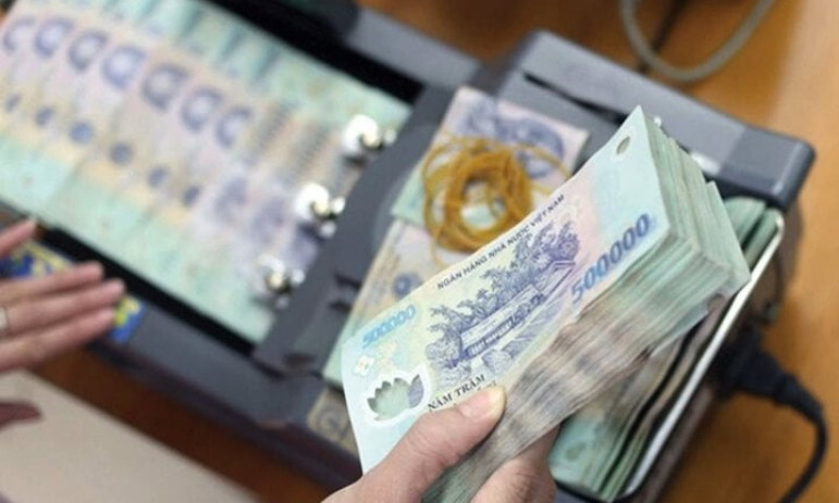Lãi suất tiền gửi ngân hàng tiếp tục xuống mức thấp kỷ lục