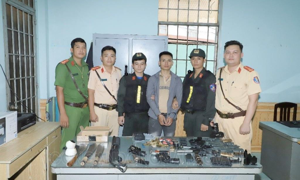 Kiểm tra thanh niên khả nghi, phát hiện 'lò' sản xuất súng giữa TP Biên Hòa