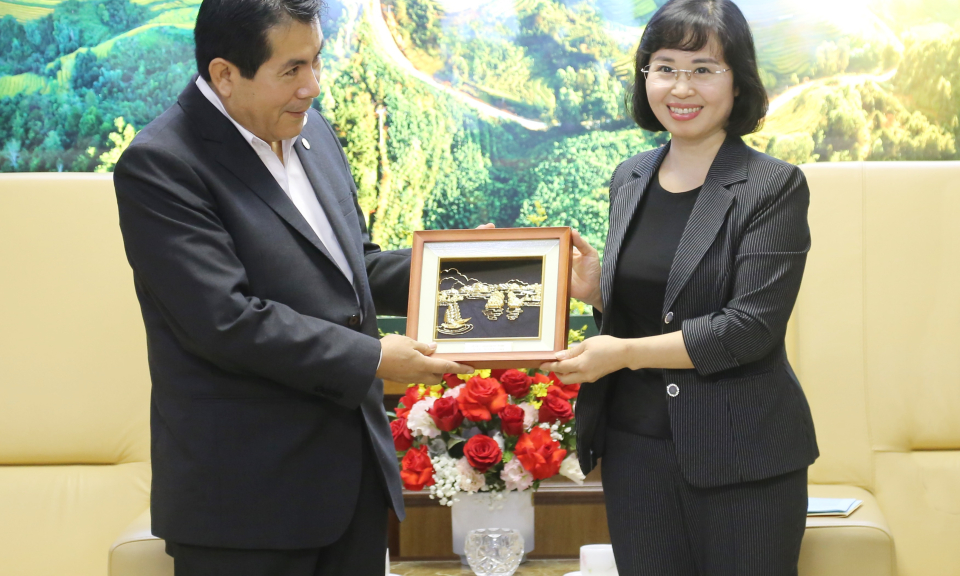 Phó Bí thư Thường trực Tỉnh ủy Trịnh Thị Minh Thanh tiếp xã giao Đoàn đại biểu cấp cao Đảng Cộng sản Peru
