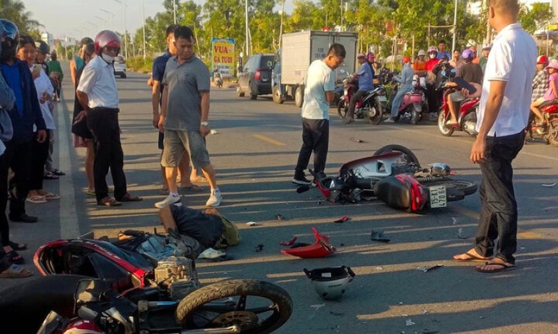 Xe máy ngược chiều tông nhau, 2 người thiệt mạng