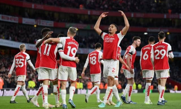 Hàng hậu vệ tỏa sáng, Arsenal bám sát ngôi đầu