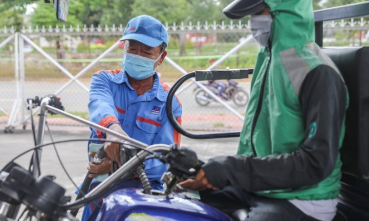 Giá xăng, dầu cùng giảm