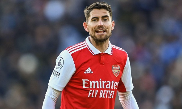 Arsenal lo sốt vó vì Jorginho