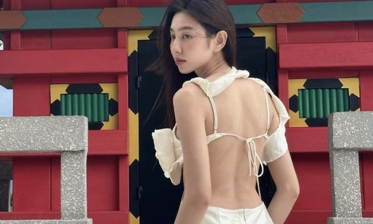 Hoa hậu Thùy Tiên làm rõ về bức ảnh chụp chung với hai tú ông đã bị bắt