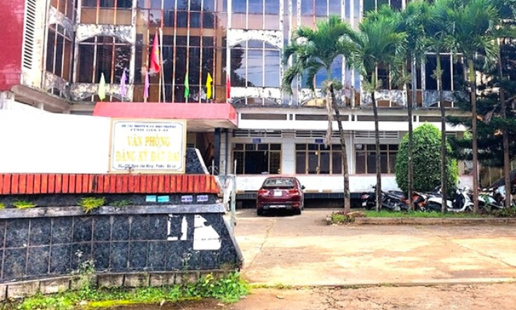 Nhân viên Văn phòng Đăng ký đất đai tỉnh Gia Lai bị tạm giữ vì nhận tiền làm nhanh sổ đỏ